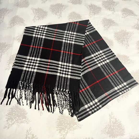 100% Cashmere Scarf. Designer-inspired - Picture 2 of 4